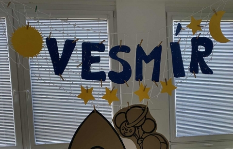 Vesmír + planety + hvězdy = DRUŽINA