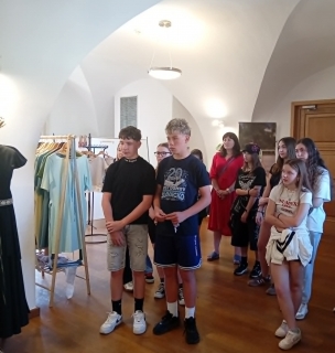 7.B navštívila výstavu na Panském dvoře